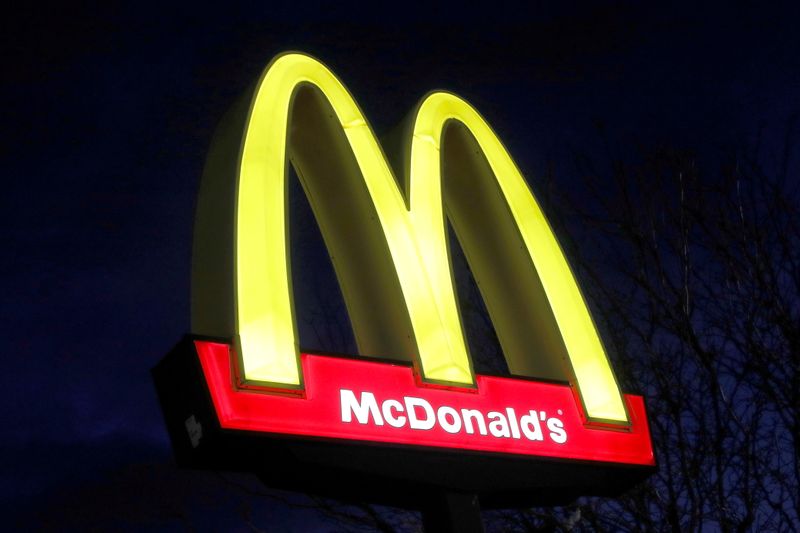 Imagen de archivo del logo de un restaurante McDonald's en Queens, Nueva York (REUTERS/Andrew Kelly)