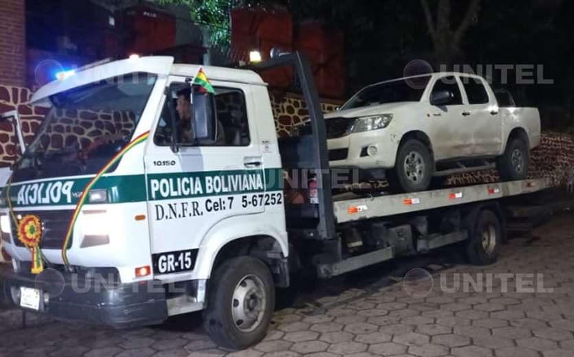 Camioneta levantada por la Policía - Foto: Rodolfo Orellana