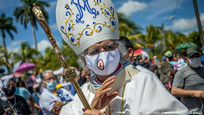 El cardenal Leopoldo Brenes, arzobispo de Managua, encabezó los actos de religiosos en la Catedral de la capital nicaragüense.