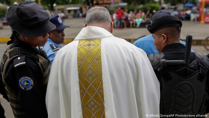 El régimen de Daniel Ortega y la Iglesia nicaragüense mantienen tensas relaciones desde 2018 cuando estallaron las protestas. Desde entonces, la Iglesia y los sacerdotes son blanco de una represión cada vez más enconada en Nicaragua. (Archivo 14.11.2019)