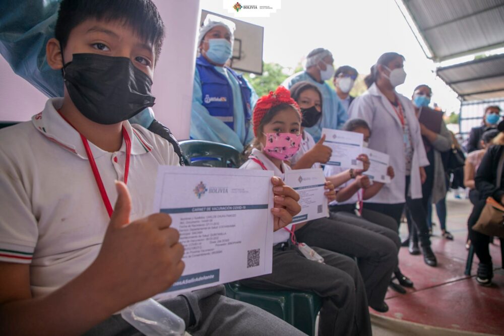 Bolivia ya aplica la dosis anual de refuerzo de la vacuna contra la COVID-19