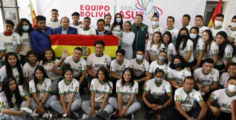 Equipo Bolivia recibió la bandera nacional que llevará a los Juegos Suramericanos | El Deber