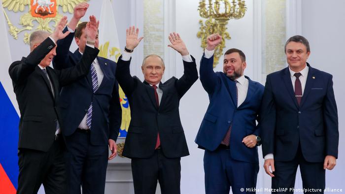 Putin celebra con los representantes prorrusos de las regiones ucranianas ocupadas la firma de la anexión, que viola el derecho internacional.