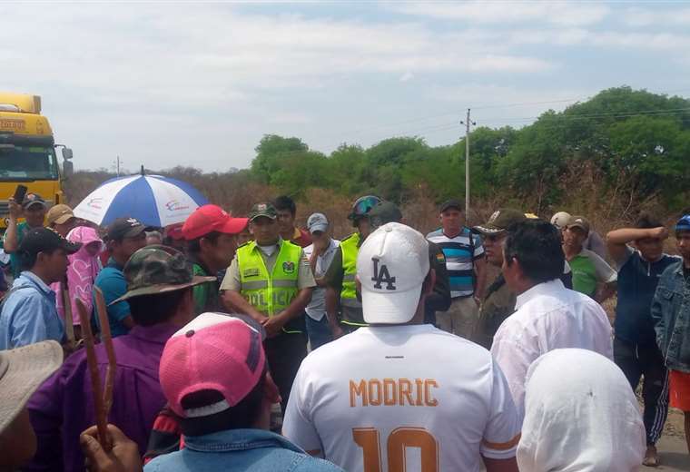 Comunidades guaraníes siguen bloqueando la ruta que une Santa Cruz y el sur | El Deber