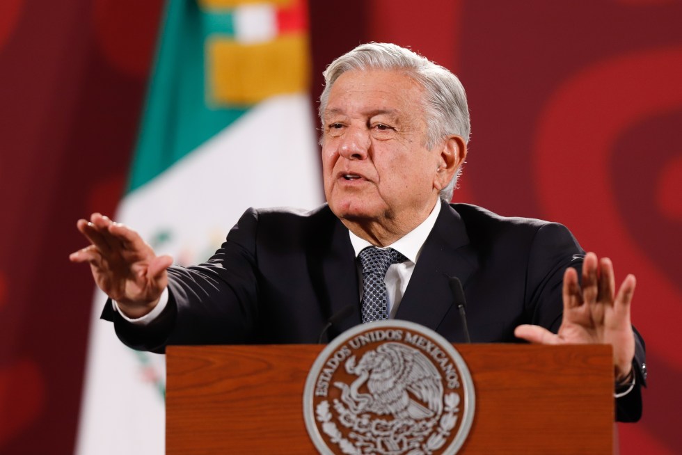 López Obrador niega espionaje del Ejército a periodistas