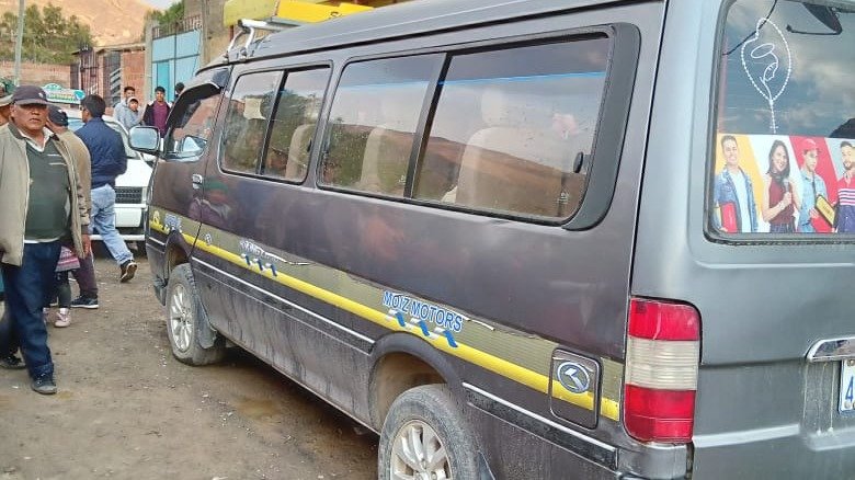 Dudas, sangre y dolor: el cadáver de una mujer yacía en un minibús; habría intentado defenderse - Policiales - Opinión Bolivia
