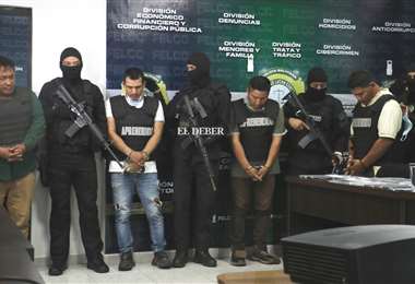 FELCC presenta una red de traficantes dirigida por colombianos