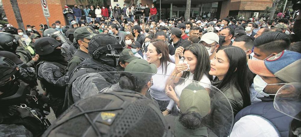 Vigilia en la Gobernación: protesta contra la Ley 208 desata violencia, deja  heridos y no logra consenso | El Deber