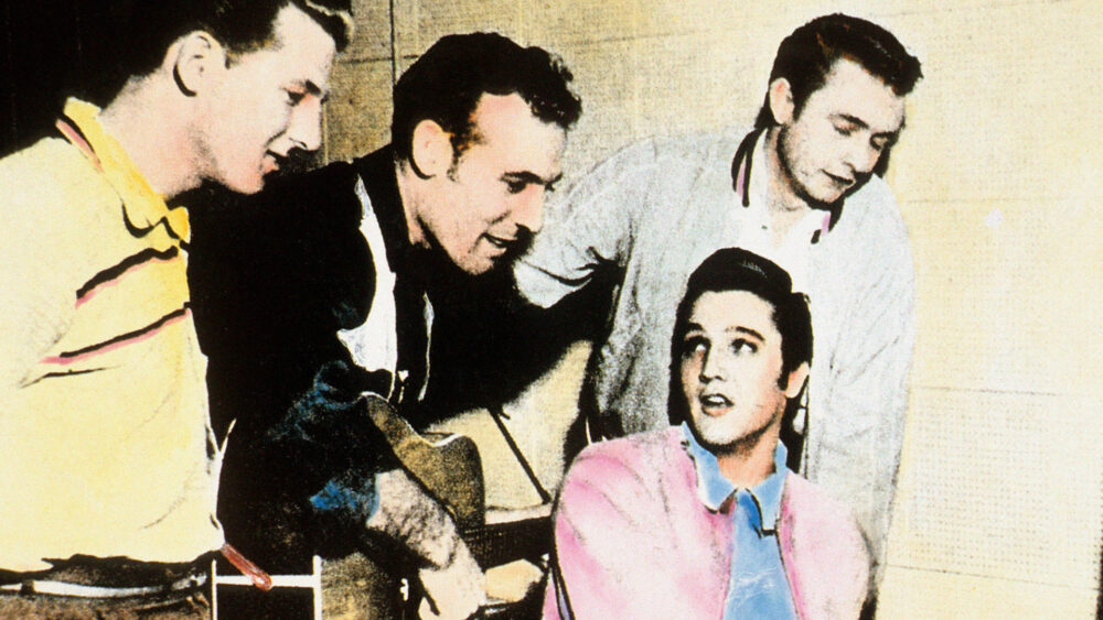 UNSPECIFIED - DECEMBER 04:  (AUSTRALIA OUT) Photo of Elvis PRESLEY and Jerry Lee LEWIS and Carl PERKINS and Johnny CASH; L-R Jerry Lee Lewis, Carl Perkins, Elvis Presley (sitting), Johnny Cash - The Million Dollar Quartet - group shot at Sun Studios  (Photo by GAB Archive/Redferns)