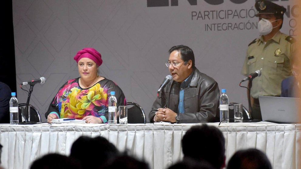 El presidente de Bolivia, Luis Arce junto a la ministra de la Presidencia, María Nela Prada./ NOÉ PORTUGAL