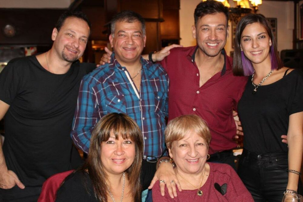 Pablo Ruiz en familia. Su mamá Irene Vidoz, sus hermanos Christian, Claudio y Silvina, y sus sobrina, Sofía Coronel