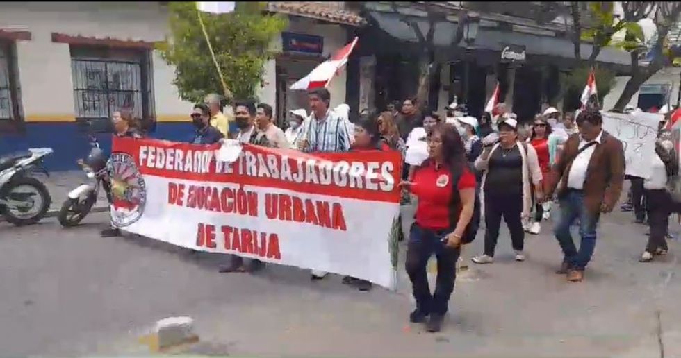 Magisterio urbano de Tarija se moviliza para exigir Censo 2023