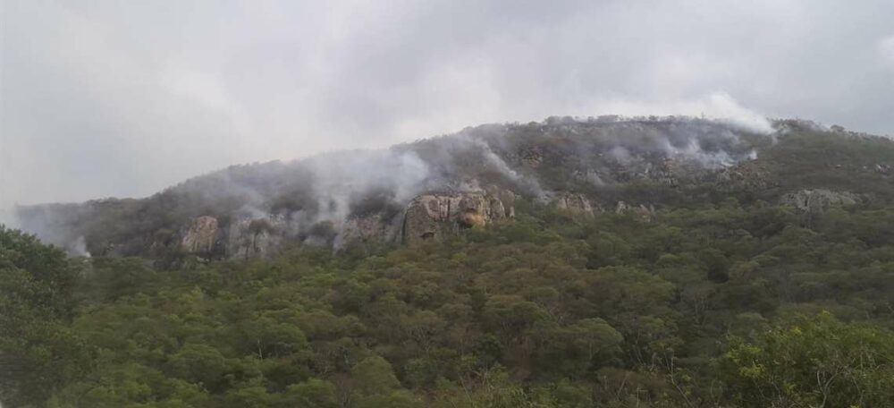 El incendio en cercanías de El Fuerte de Samaipata está “casi controlado”, según alcalde de la zona | El Deber