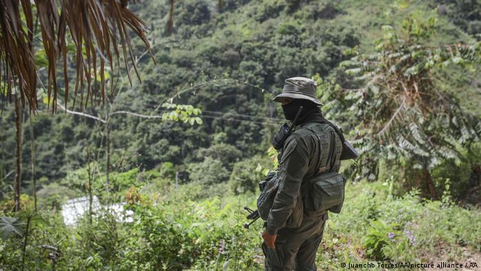 El presidente Gustavo Petro pretende lograr un acuerdo de paz con los grupos armados de Colombia.