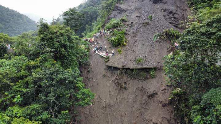 Un deslizamiento de tierra en Colombia sepulta un autobús con 25 personas