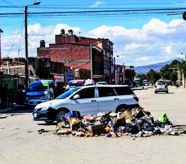 $!La basura se acumula en la población de Uyuni.
