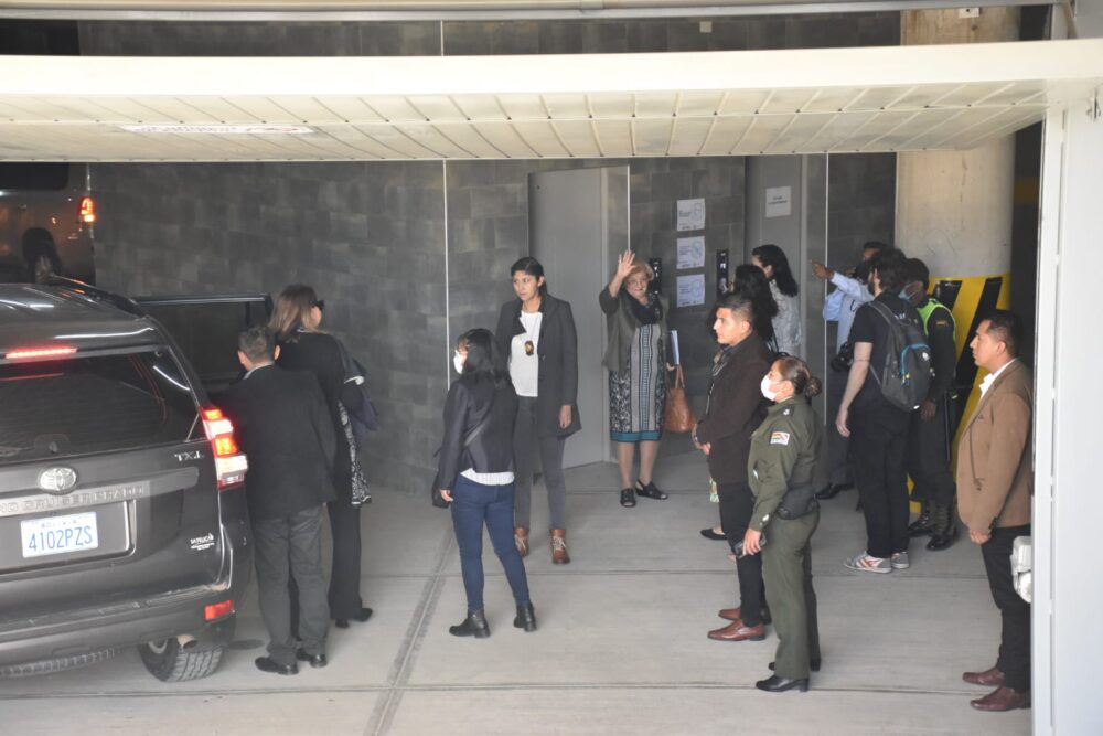 La delegación de la CIDH en instalaciones de la Gobernación de Cochabamba. NOÉ PORTUGAL