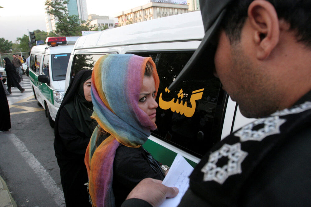 La Justicia iraní prometió endurecer las penas contra las mujeres que no usen el velo: “Los tribunales se encargarán con todo su poder” (REUTERS)