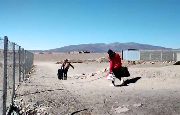 El drama de migrantes que quieren salir de Chile llega a la frontera con Bolivia | El Deber