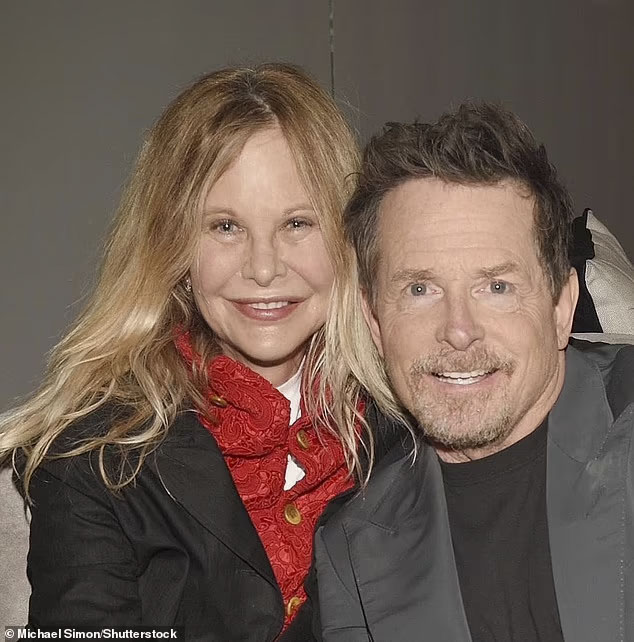 Meg Ryan estuvo en Nueva York apoyando a su gran amigo, Michael J. Fox en el lanzamiento de su nuevo documental, Still.