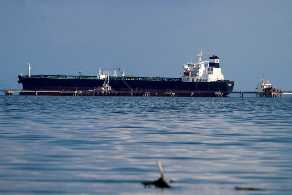 Un barco petrolero en el lago Maracaibo (REUTERS/Isaac Urrutia/File Photo)