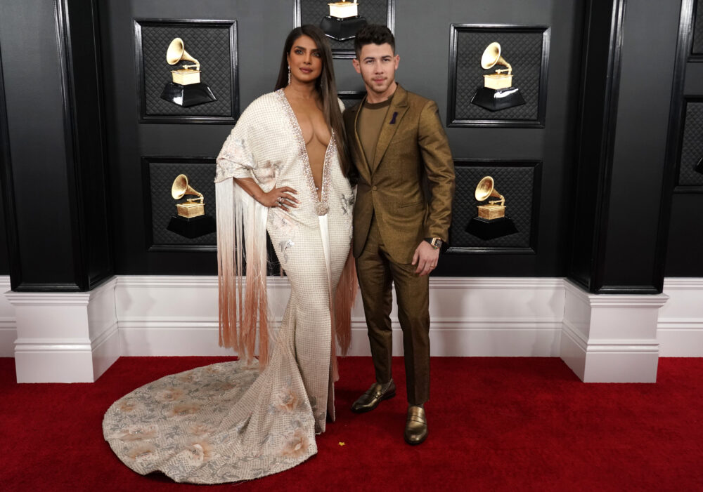 En los Grammy Awards con su marido, Nick Jonas. REUTERS/Mike Blake