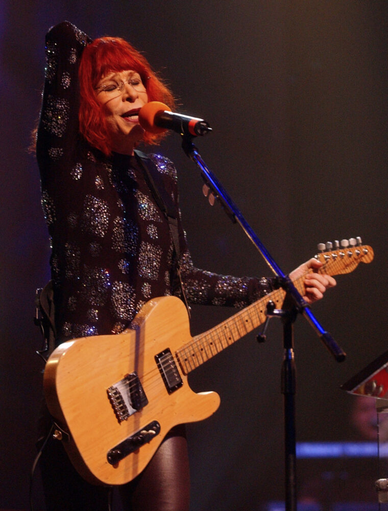 Rita Lee durante un concierto en Buenos Aires, Argentina, el 23 de noviembre de 2002 (Foto AP/Natacha Pisarenko)