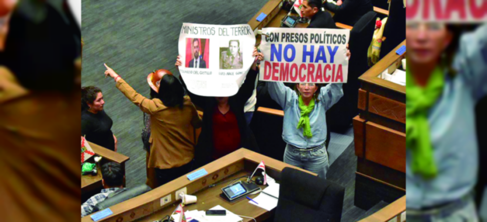 El ministro Del Castillo es el más cuestionado por 'evistas', pero lo salvan por tercera vez | El Deber