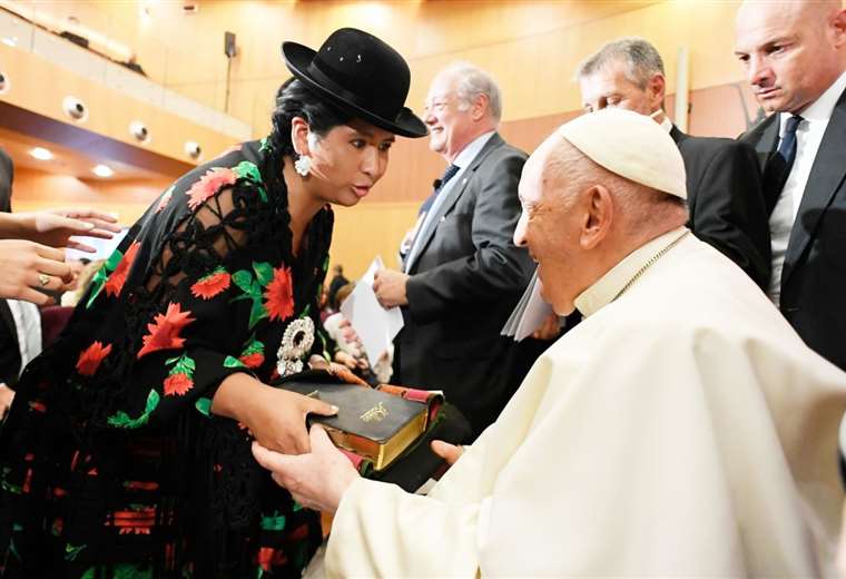 Áñez tras la visita de Copa al Papa: “El MAS, que renegó de la Biblia, la lleva al Vaticano” | El Deber