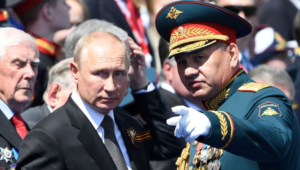 El presidente de Rusia, Vladimir Putin, y el ministro de Defensa, Sergei Shoigu (Reuters)