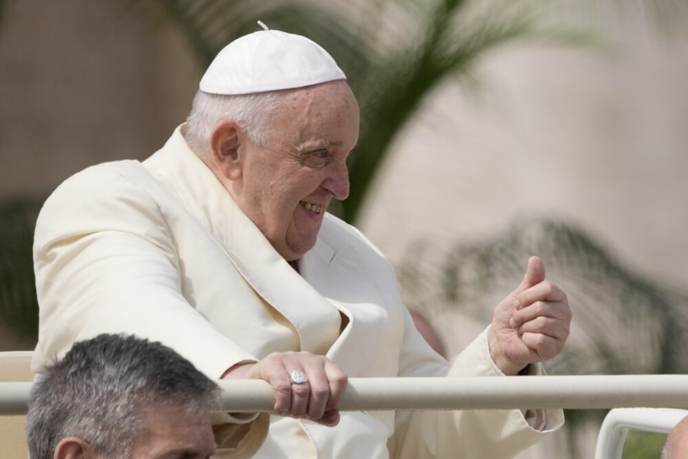 Francisco eligió a tres de sus autores favoritos durante una conferencia en el Vaticano pero el argentino no eligió a ninguno de sus compatriotas. (AP Photo/Andrew Medichini)