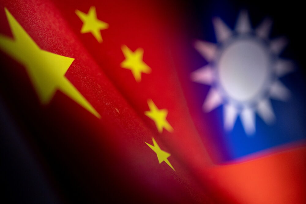 Crece el temor en Taiwán ante una posible invasión china (REUTERS/Dado Ruvic/Illustration)