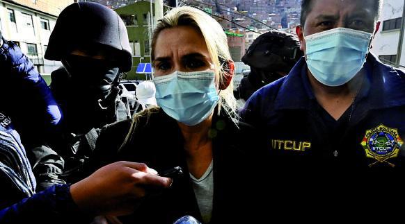 $!Jeanine Añez, unas horas después de su aprehensión y traslado a la ciudad de La Paz.