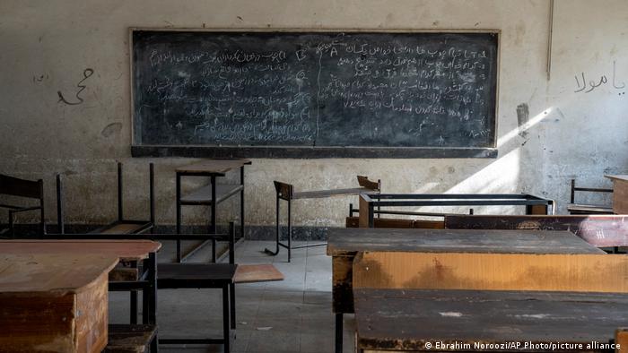 Salón de clases vacío, en Afganistán.