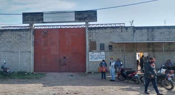 Investigan dos muertes en la cárcel de Montero y aíslan a cinco reos | El Deber