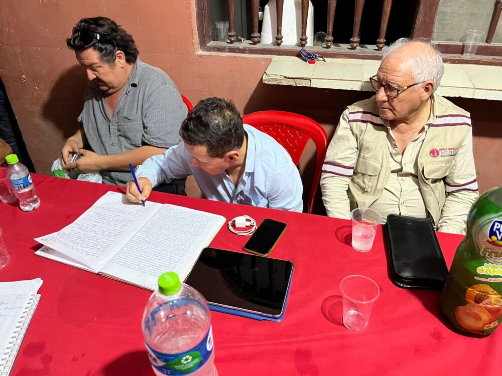Firma del acuerdo entre trabajadores y el Gobierno nacional. Fotos: Ministerio de Minería.