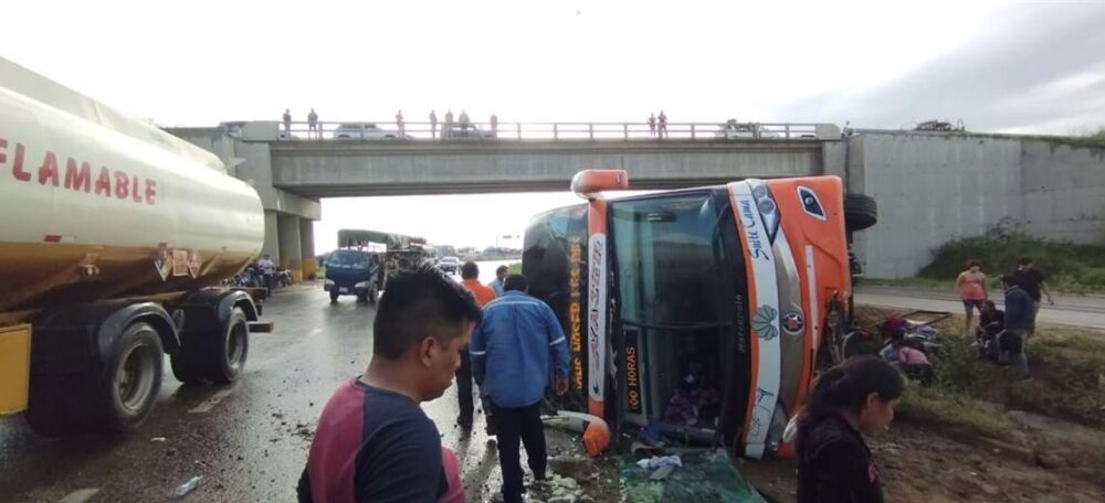 Identifican a los dos fallecidos en el accidente de un bus en Portachuelo | El Deber