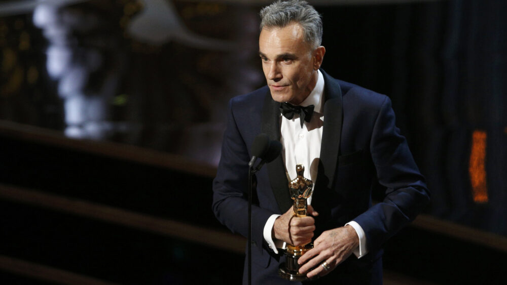 Day Lewis recibe el Oscar por su actuación en Lincoln en 2012 (Reuters/Mario Anzuoni)