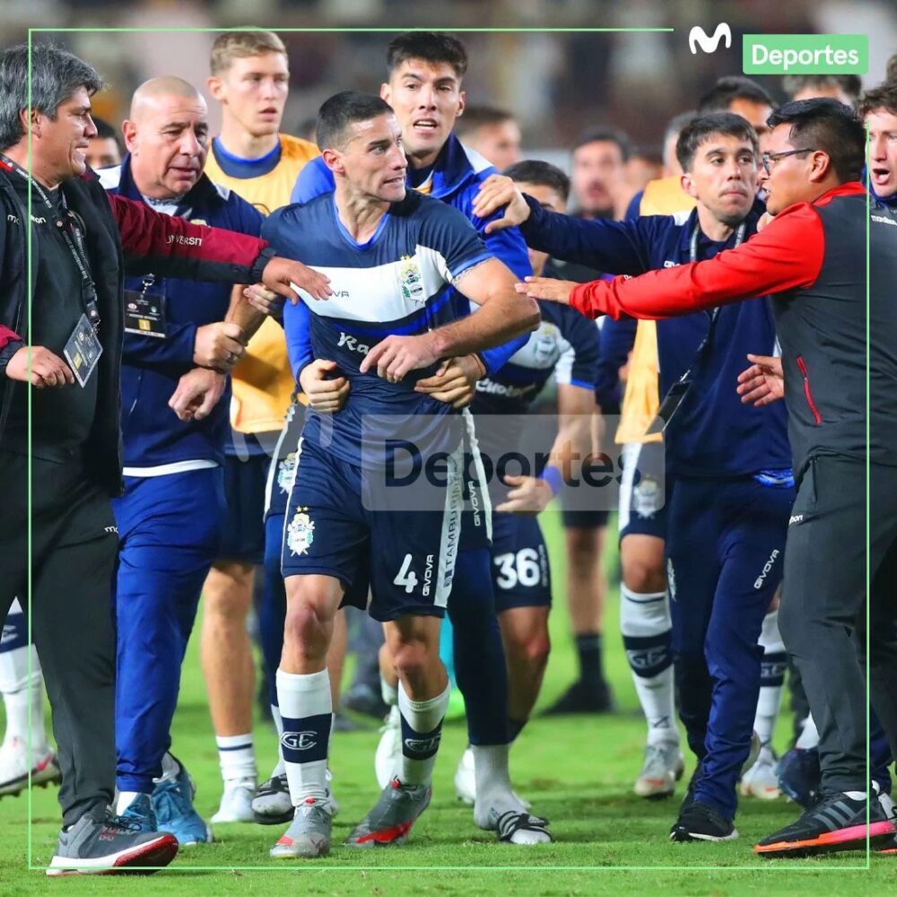 Brutal pelea entre Universitario y Gimnasia en el Monumental