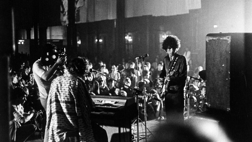 Syd Barrett con Pink Floyd en el International Love-in Festival de Londres en 1967 (Photo by Michael Putland/Getty Images)