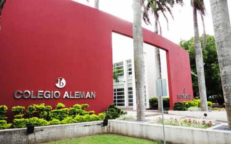 Distinción al “Colegio Alemán” de Santa Cruz por sus 80 años de fundación