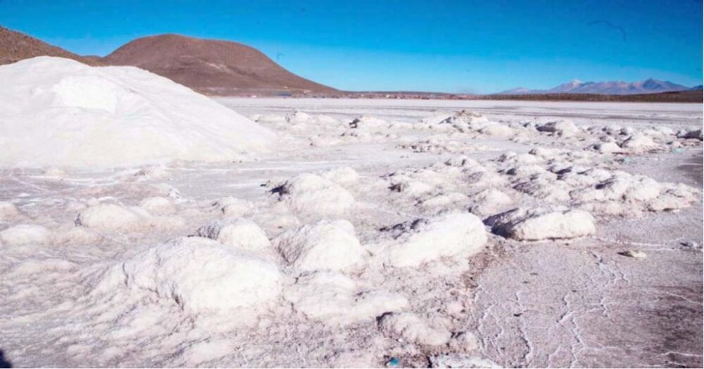 El salar de Coipasa, en el departamento de Oruro, es una de las áreas donde existen concentrados de litio en Bolivia.