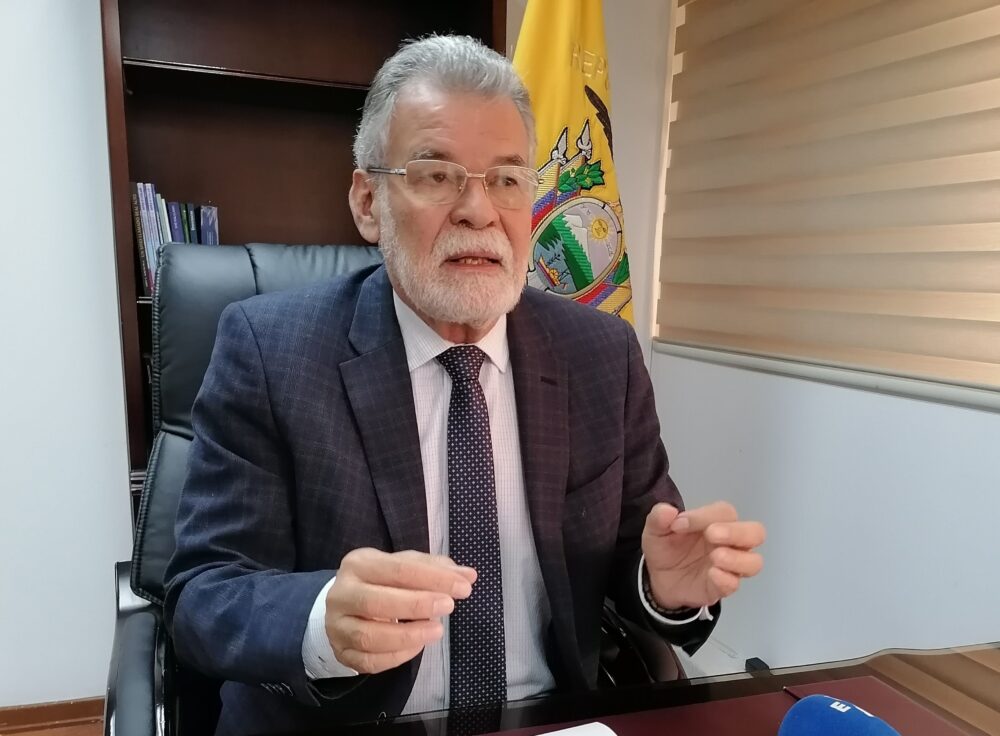 Enrique Pita, vicepresidente del Consejo Nacional Electoral de Ecuador (CNE) reveló las inconsistencias en el voto telemático. (EFE/Elías L. Benarroch/Archivo)