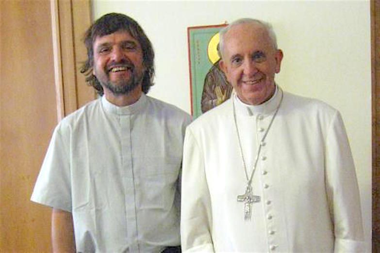 El padre Pepe es uno de los impulsores de la misa de desagravio al Papa Francisco 