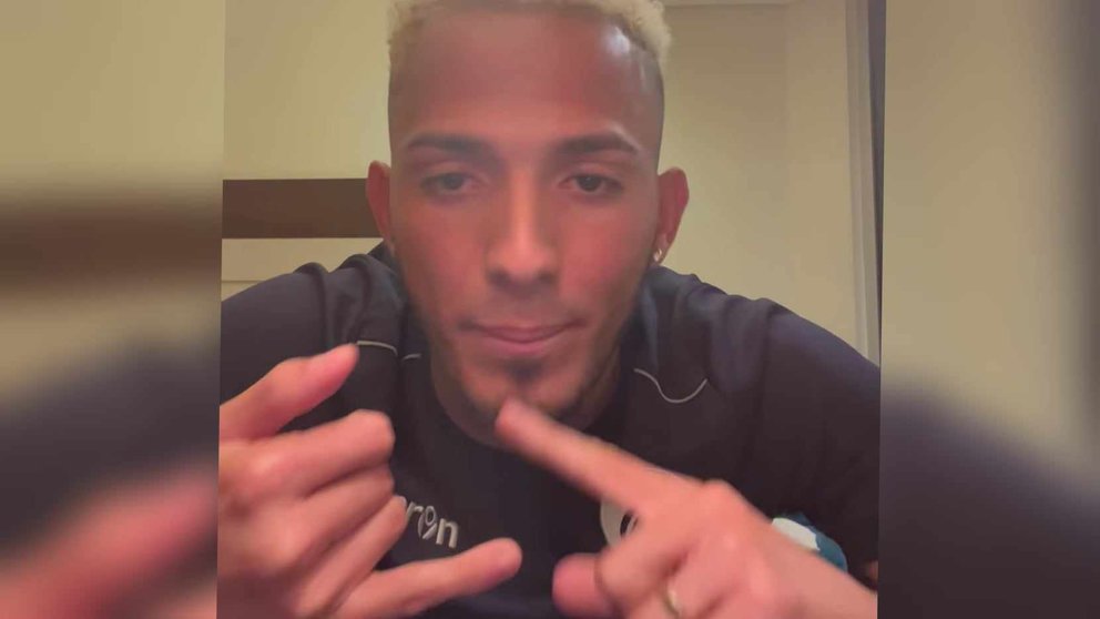 El dominicano Edarlin Reyes, jugador de Always, se defiende luego de ser implicado en actos irregulares dentro del fútbol. CAPTURA DE VIDEO