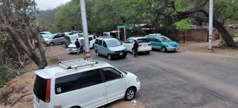 El transporte unificado bloquea tres carreteras en Tarija | El Deber