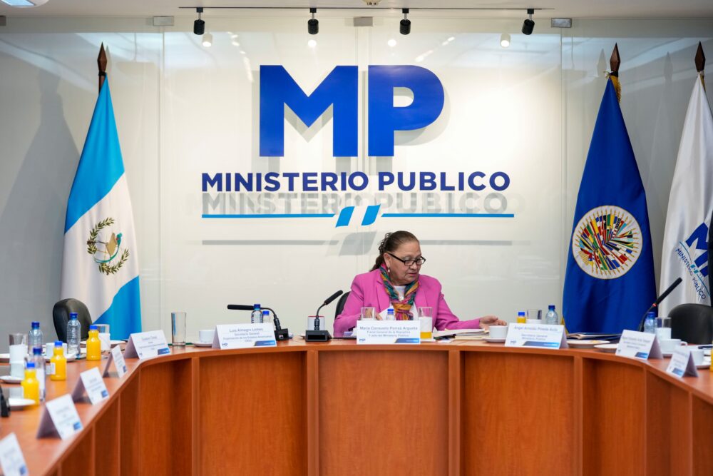 La fiscal general de Guatemala, Consuelo Porras, les contestó a los países de la OEA que consideraron que con su actitud el Ministerio Público interfiere en el proceso electoral (AP Foto/Moisés Castillo)