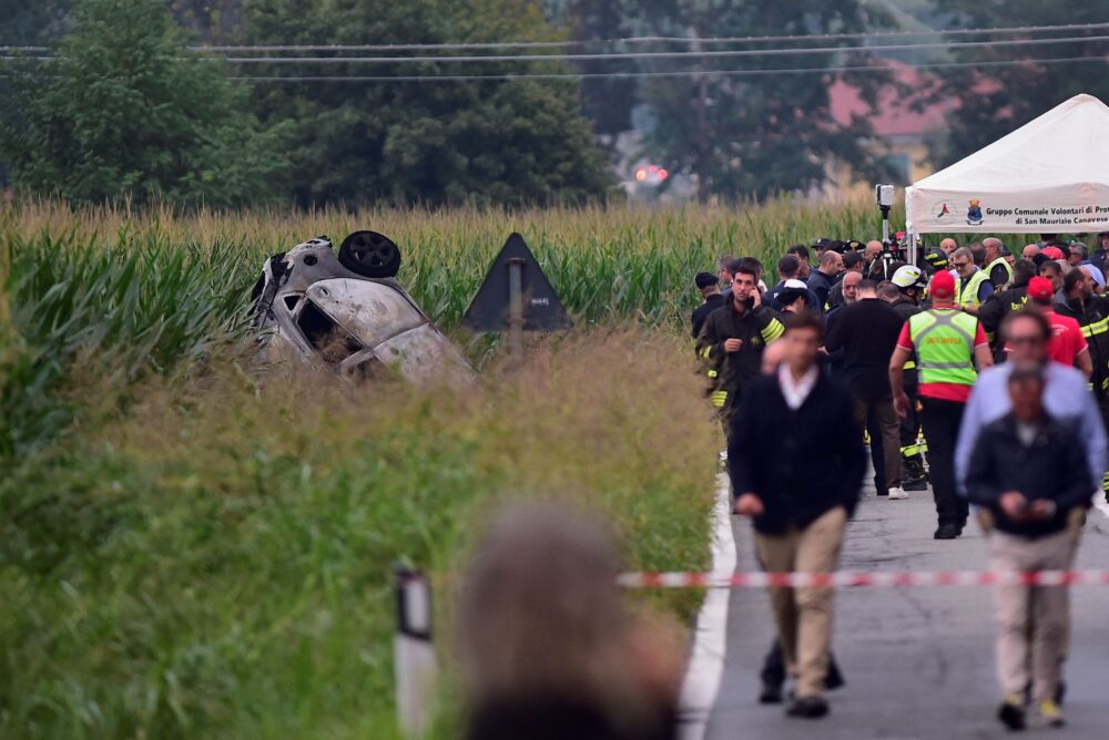 El accidente ocurrió cuando un avión de entrenamiento, un MB-339, se precipitó al suelo durante la fase de despegue. (REUTERS)