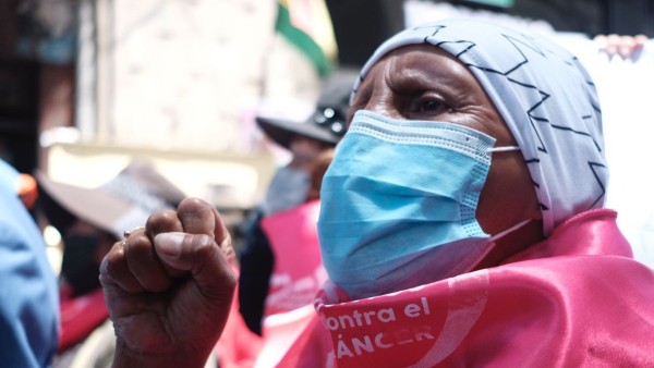 Carmen Pacheco en una de tantas protestas que protagonizó. Foto: Asociación de Personas con Cáncer y Familiares Bolivia