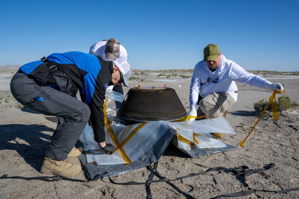 En el corazón del desierto de Utah, los equipos de recuperación se movilizaron y cada paso se dio meticulosamente para asegurar las preciadas muestras de Bennu Crédito: NASA